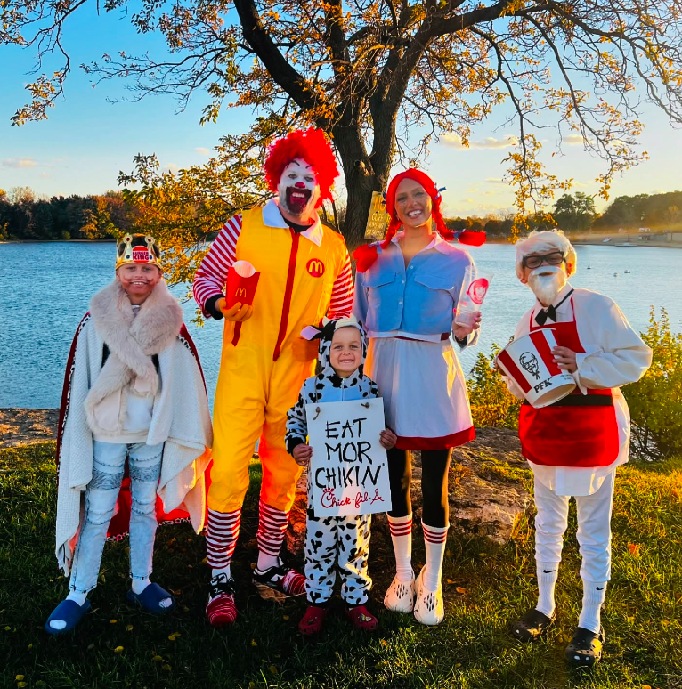 family halloween costumes, family halloween costumes for 5, family halloween costumes for 5 easy diy, family halloween costumes for 5 funny, family halloween costume, family halloween costumes 2025