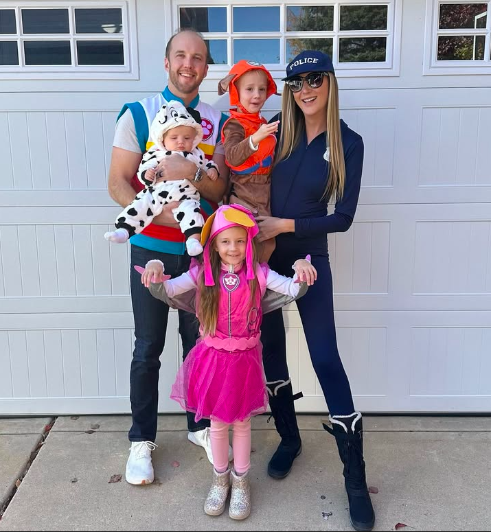 family halloween costumes, family halloween costumes for 5, family halloween costumes for 5 easy diy, family halloween costumes for 5 funny, family halloween costume, family halloween costumes 2025