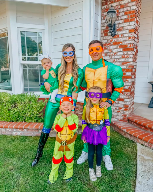 family halloween costumes, family halloween costumes for 5, family halloween costumes for 5 easy diy, family halloween costumes for 5 funny, family halloween costume, family halloween costumes 2025