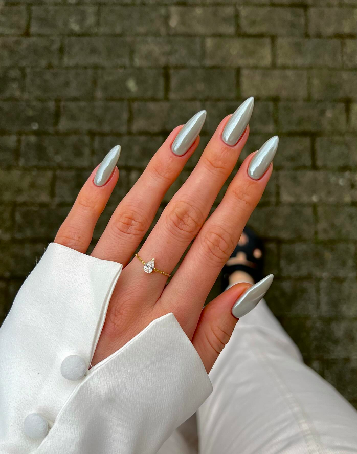 winter nails, winter nails 2025, winter nails 2026, winter nails ideas, winter nails acrylic, winter nails design, winter nails gel, winter nail ideas, winter nail designs, winter nails almond, grey chrome nails, grey winter nails