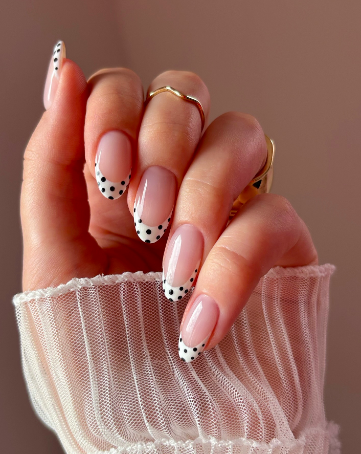 summer nails, summer nails 2026, summer nail ideas, summer nail designs, summer nails simple, polka dot nails