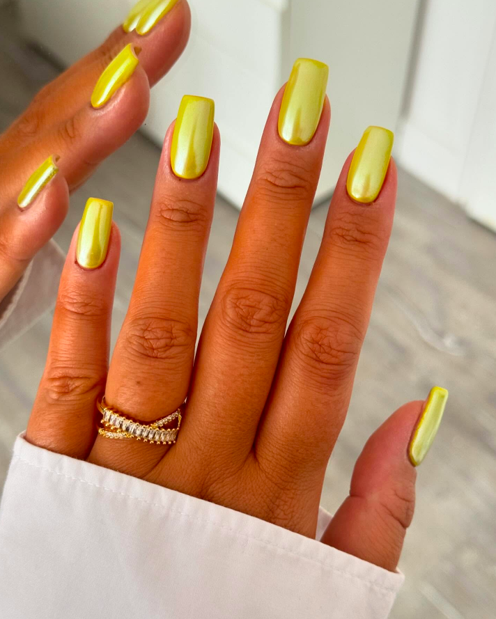 summer nails, summer nails 2026, summer nail ideas, summer nail designs, summer nails simple, summer nails colorful, bright nails, yellow summer nails, summer chrome nails