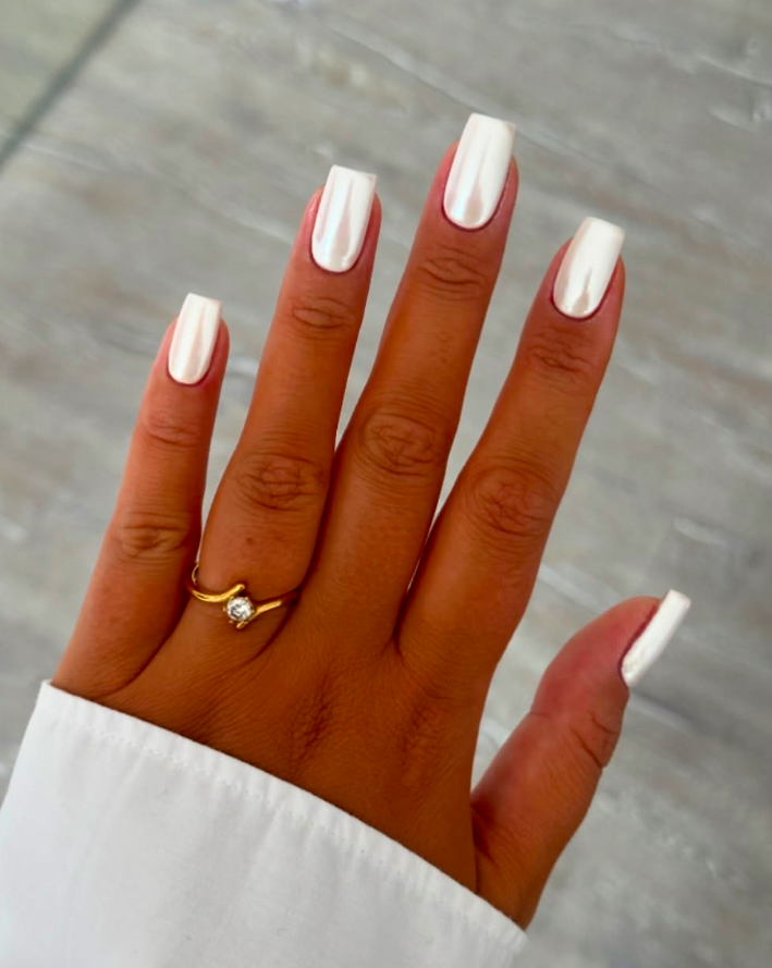 summer nails, summer nails 2026, summer nail ideas, summer nail designs, summer nails simple, summer nails colorful, bright nails, pearly nails, chrome nails