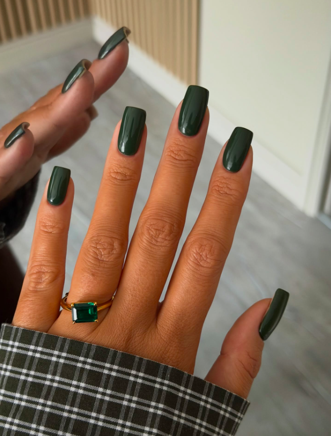 fall nails, fall nails 2026, easy fall nails 2026, simple fall nails, fall nail designs, fall nails acrylic, fall nail ideas, 2026 nail ideas, dark green nails, fall green nails, square nails